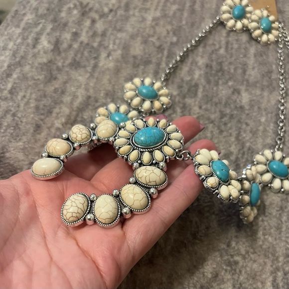 Turquoise and White CLAUDEN SQUASH BLOSSOM NECKLACE AND EARRING SET - Picture 6 of 8